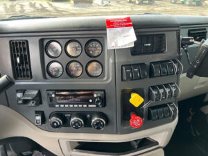 2023 Peterbilt 567 - photo 1