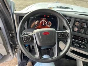 2023 Peterbilt 567 - photo 1